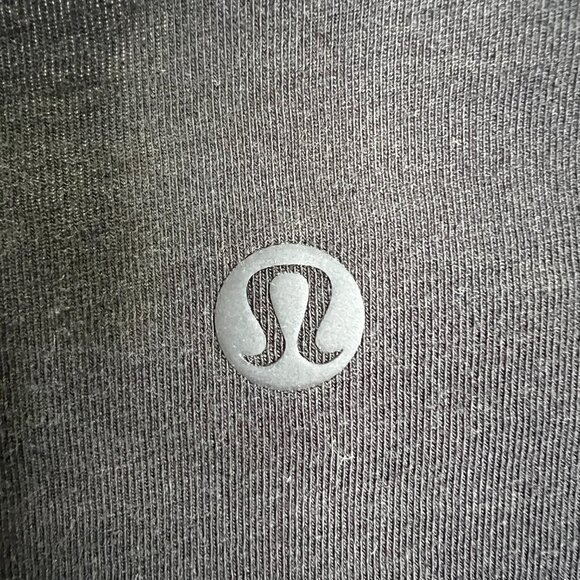 Lululemon Women’s Shirt Sz 12 Solid Black Long Sleeve Casual Athleisure Yoga Top - Picture 3 of 7